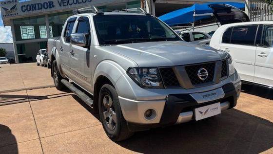 NISSAN FRONTIER 2.5 LE 4X4 CD TURBO ELETRONIC DIESEL 4P AUTOMÁTICO